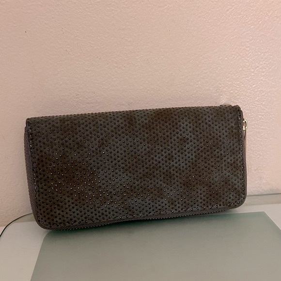 2 Chic Deconstructed  floral Faux Shagreen full Zipper Wallet. Green OS - Picture 4 of 12